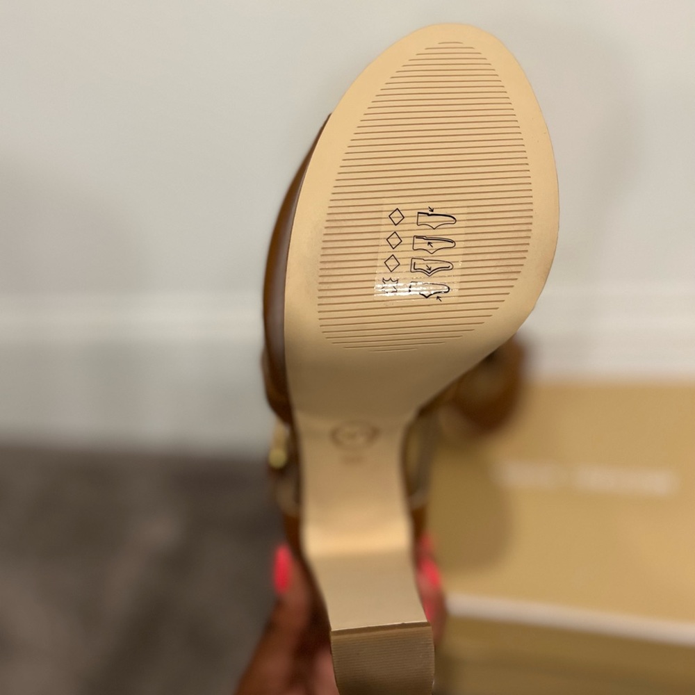 Michael Kors **NEVER WORN** comes with box! - Picture 5 of 5